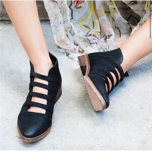 Free People 6 Booties Black
